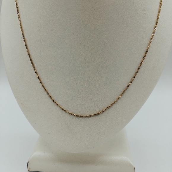 10K Gold Singapore Twist Chain Necklace Italy - Picture 3 of 10